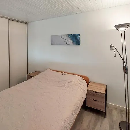 Apartment Front In Les Sables-dolonne *